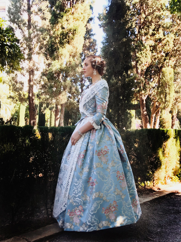 Falleras de las Fallas de Valencia