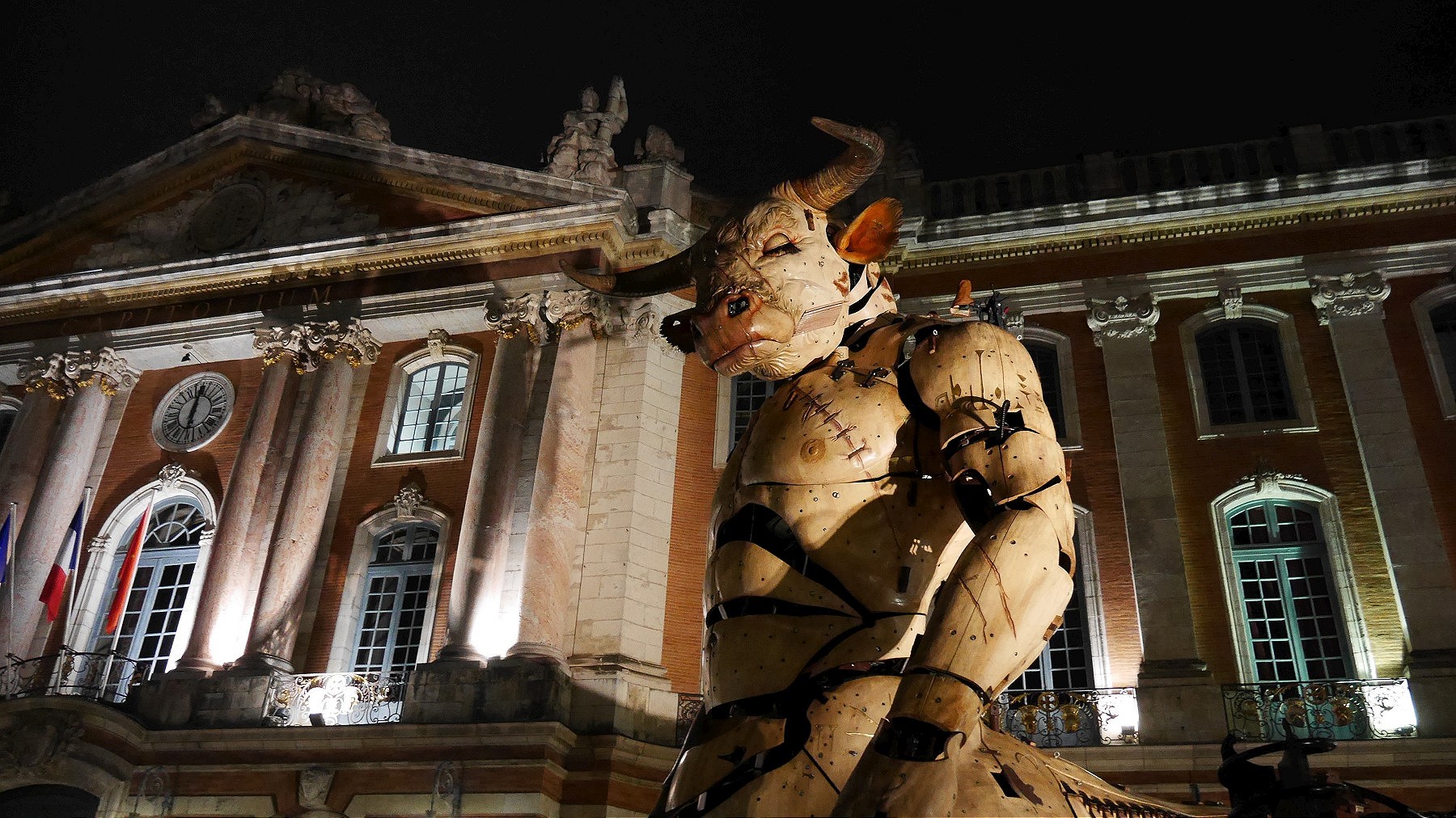 LaMachine 2 TheGuardianOfTheTemple Minotauro artesescénicas teatrocallejero Toulouse