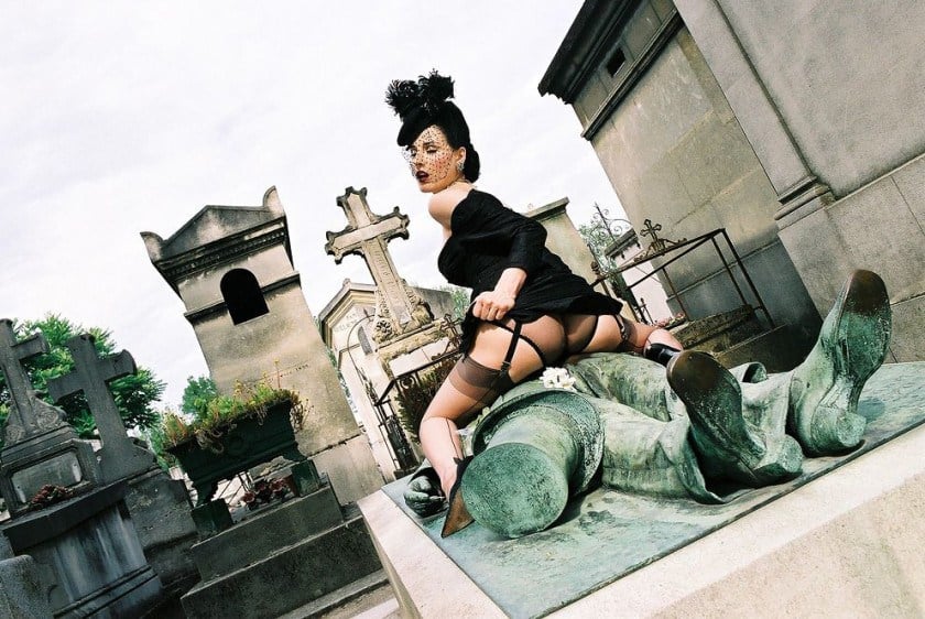 Víctor Noir Pére Lachaise cementerio tumba Jules Dalou Dita Von Tesse erotismo superstición París