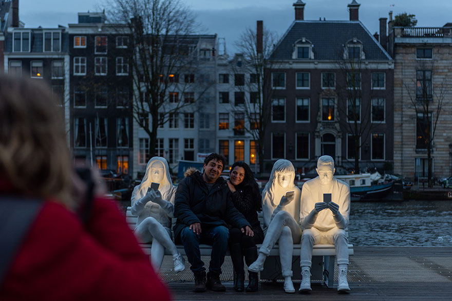 AmsterdamLightFestival 8 GaliMayLucas KarolineHinz AbsorbedByLight escultura sociedad estilodevida intervencionesurbanas