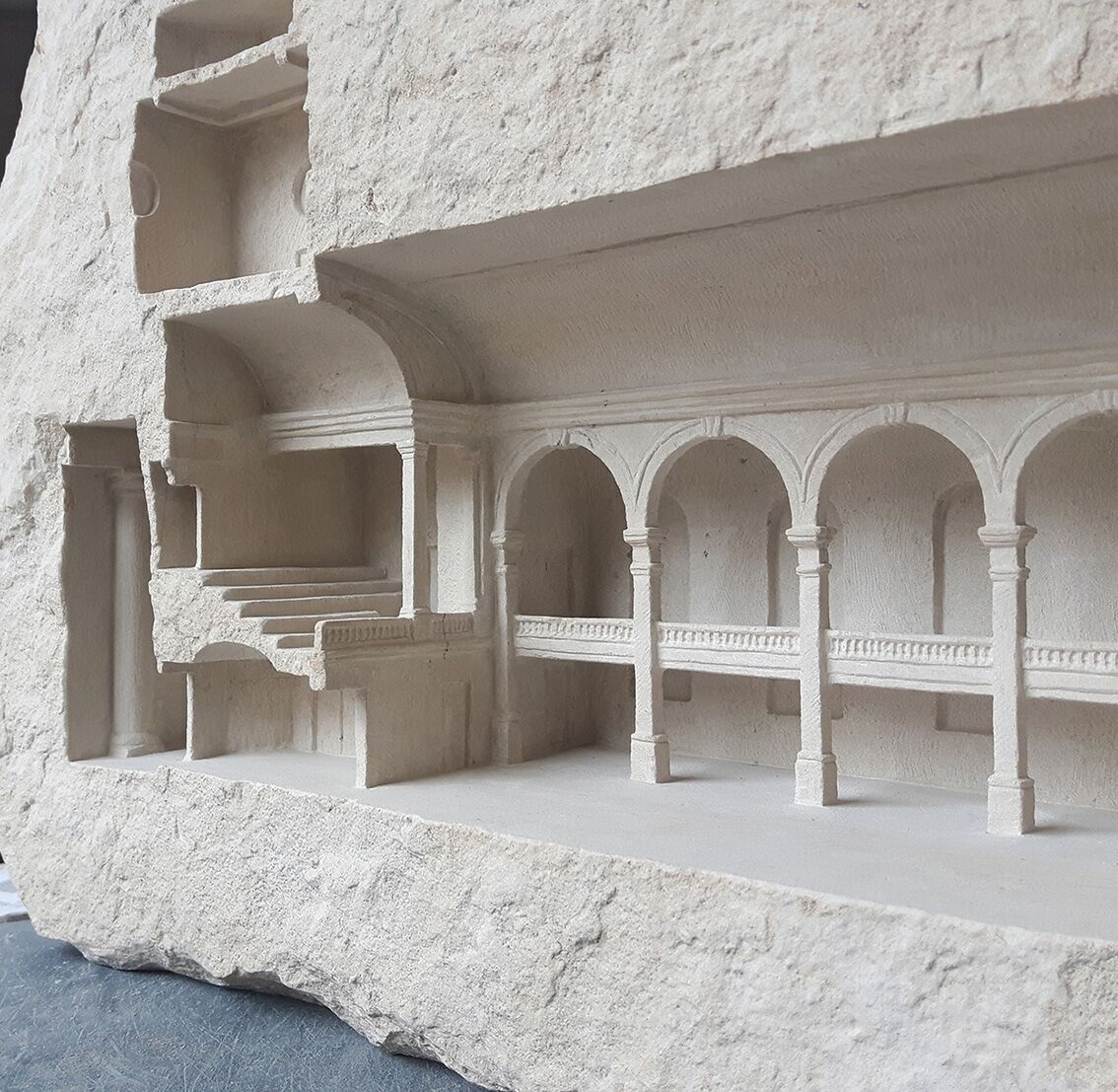escultura miniatura Simmonds 12