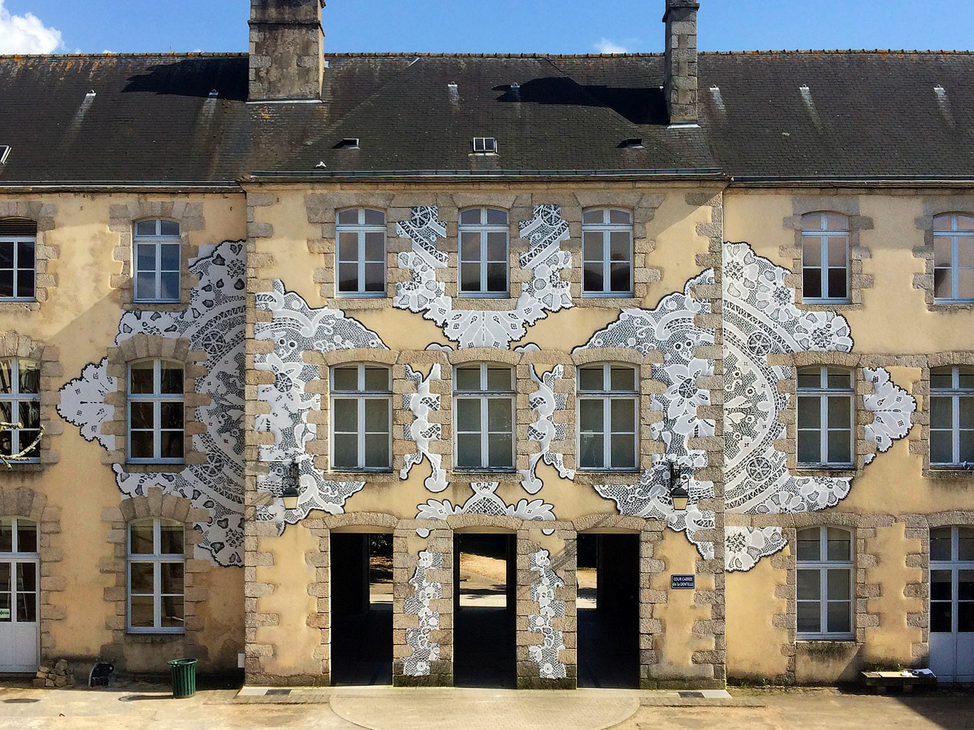 NeSpoon 1 IntervencionesUrbanas graffiti spray tradicion modernismo mural BrigitteLefebvre ThereseLemoine