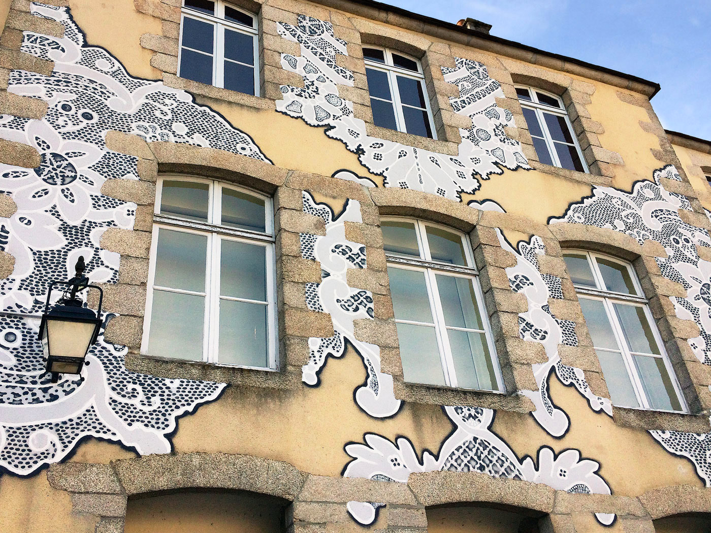 NeSpoon 2 IntervencionesUrbanas graffiti spray tradicion modernismo mural BrigitteLefebvre ThereseLemoine