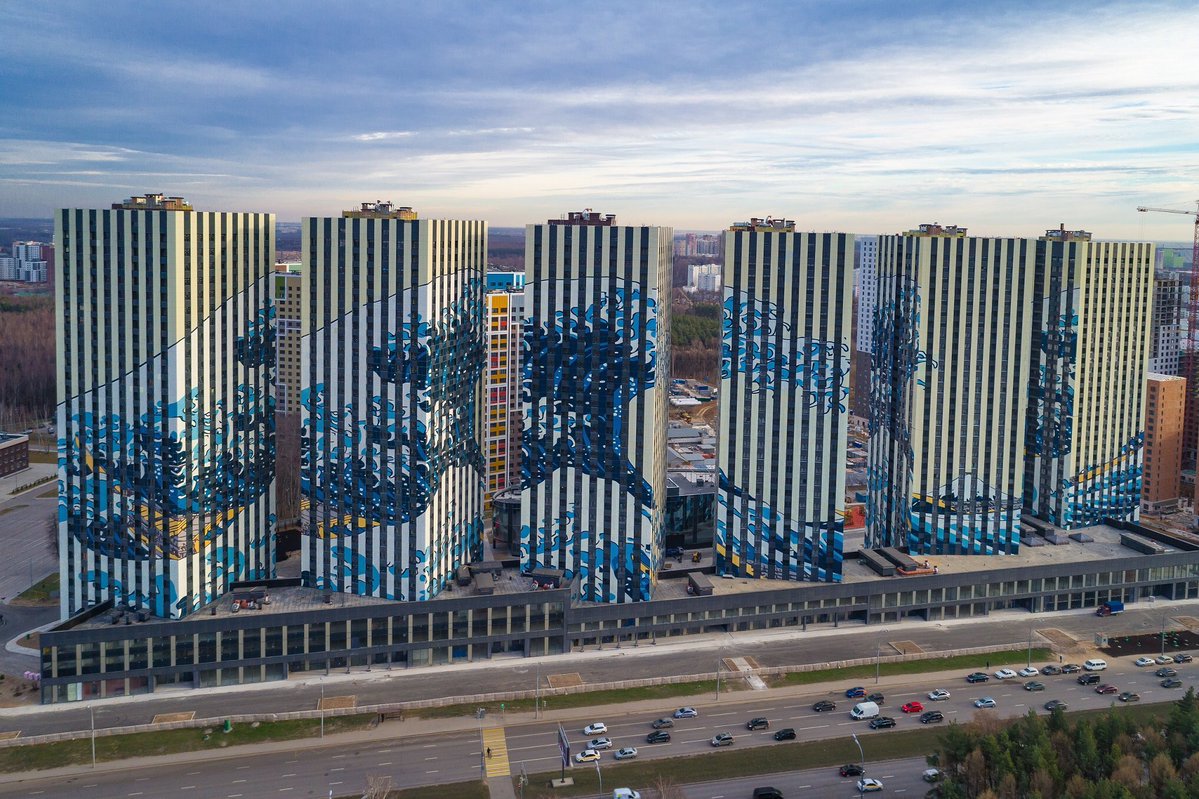 TheGreatWaveOfKanagawa 1 KatsushikaHokusai intervencionesurbanas edificios ukiyoe Moscú CiudadDeEtalon mural
