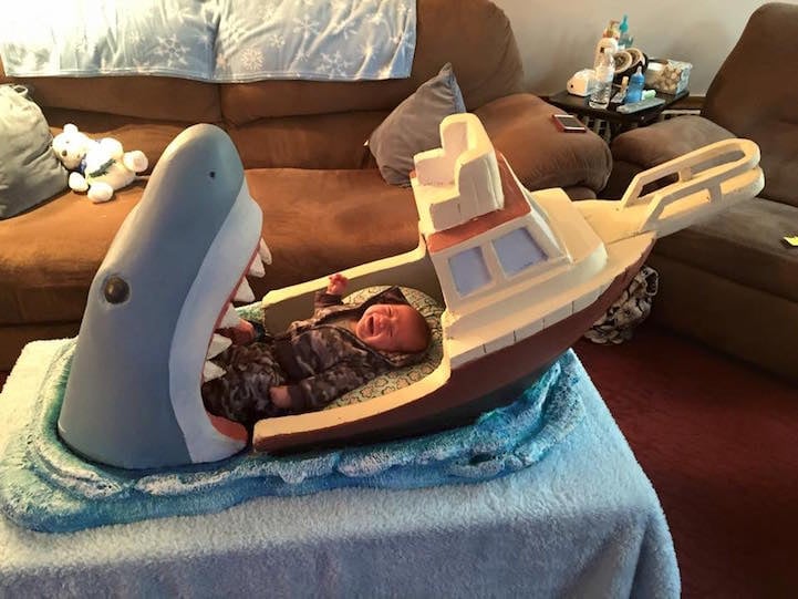 Una alucinante cuna inspirada en la película "Tiburón"
