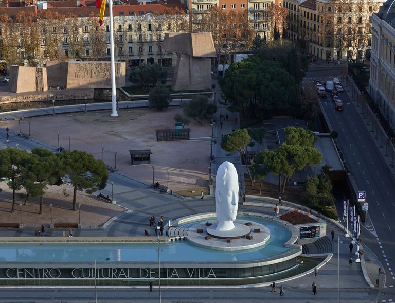 julia plaza colo n jaume plensa joqui n corte s 1545845540