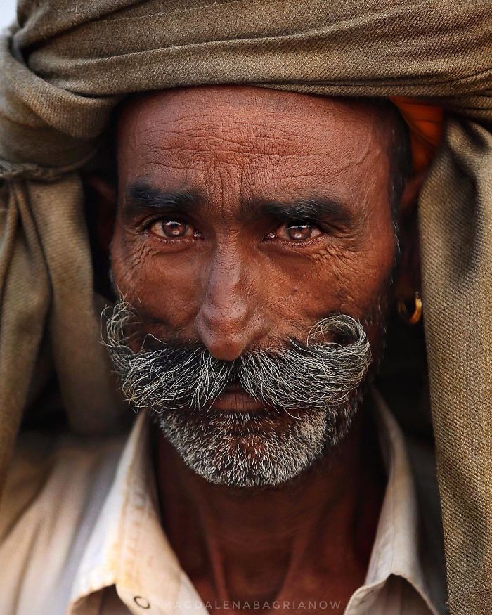 Fotografía de retrato de un señor mayor indio de Magdalena Bagrianow.