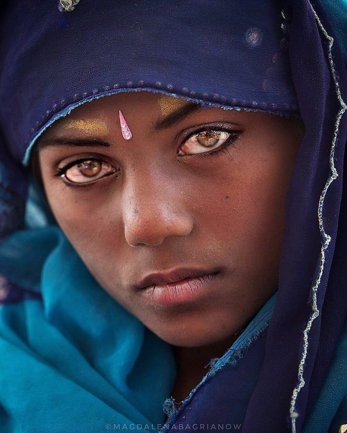 Fotografía de retrato de una mujer india de Magdalena Bagrianow.