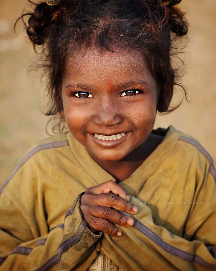 Fotografía de retrato de una niña india de Magdalena Bagrianow.