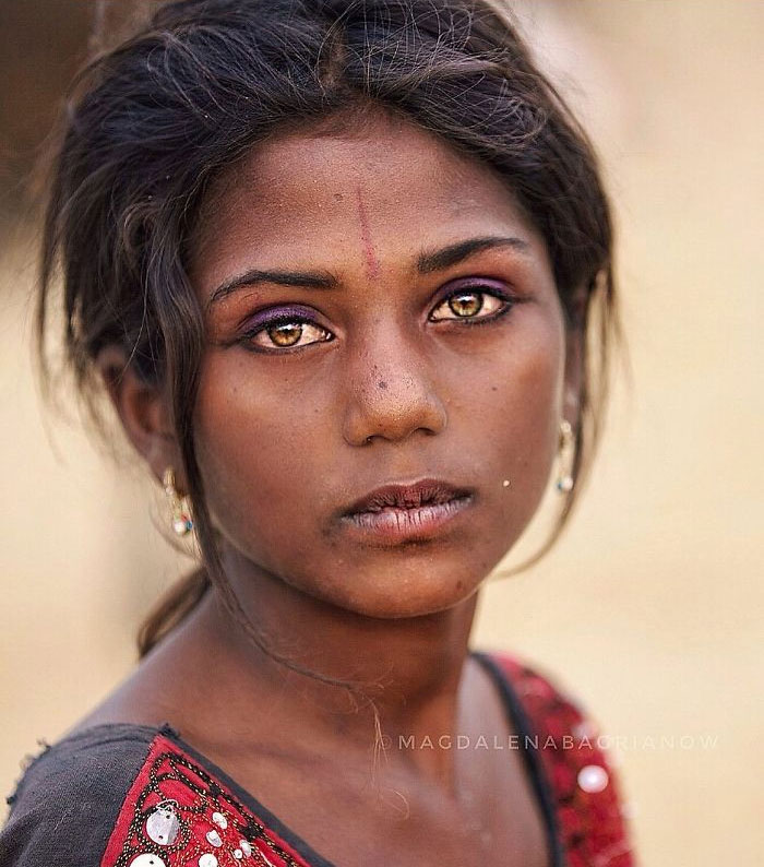 Fotografía de retrato de una mujer india de Magdalena Bagrianow.