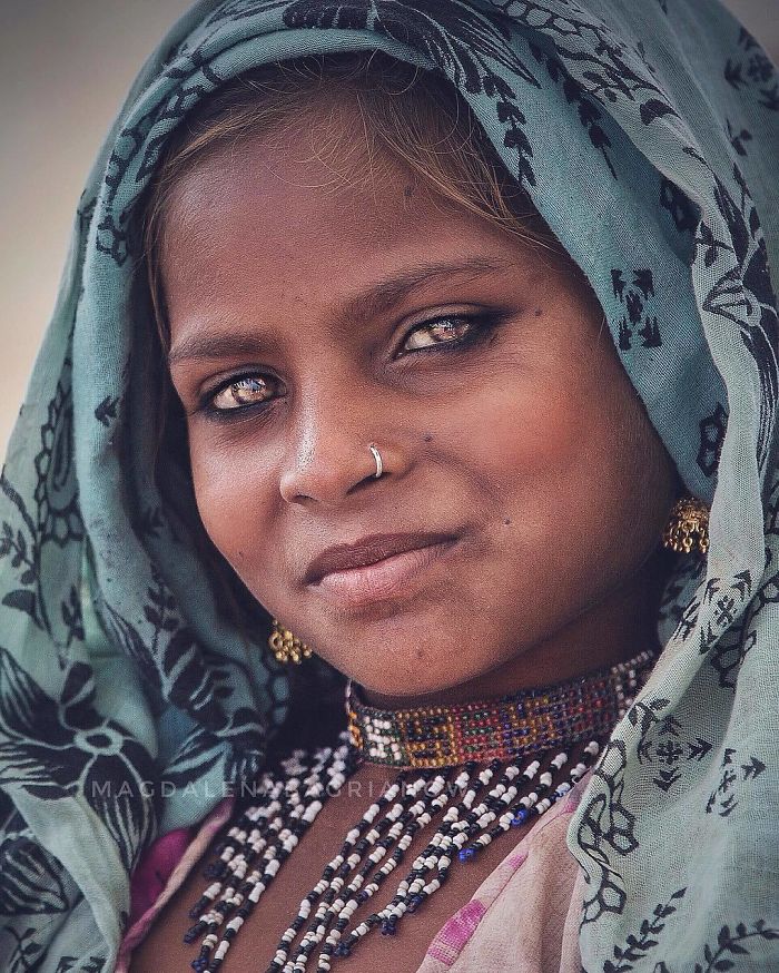 Fotografía de retrato de una mujer india de Magdalena Bagrianow.