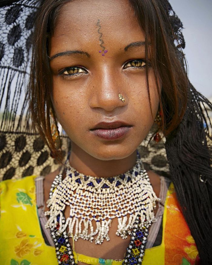 Fotografía de retrato de una mujer india de Magdalena Bagrianow.
