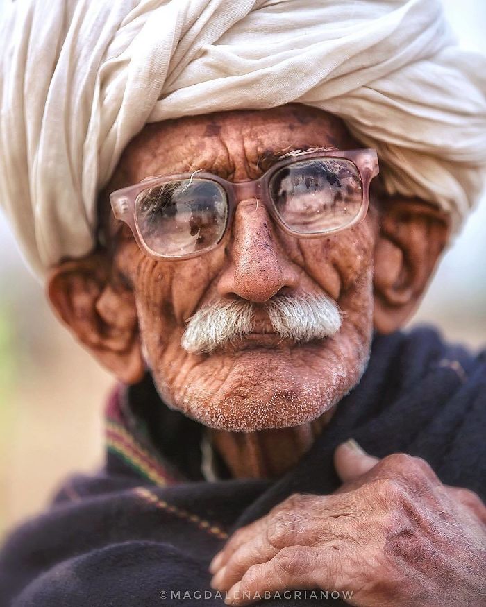 Fotografía de retrato de un señor mayor indio de Magdalena Bagrianow.