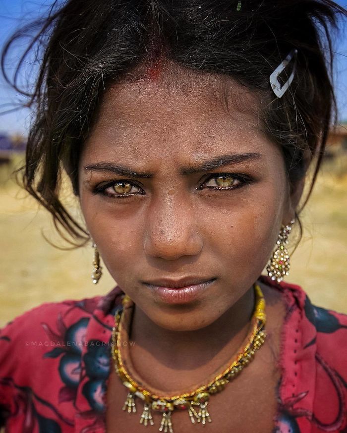 Fotografía de retrato de una chica india de Magdalena Bagrianow.