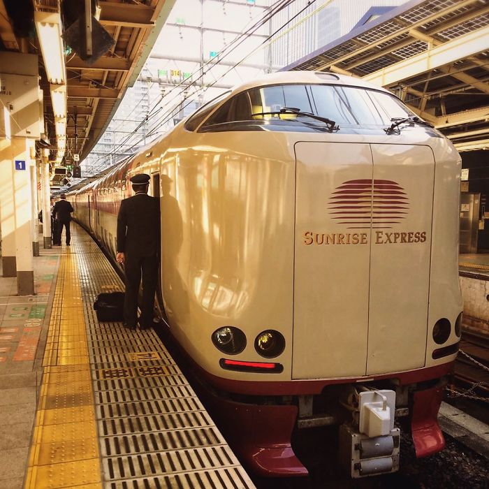 TheSunriseSeto 2 SunriseIzumo trendelujo viajes Japon planeta NobiNobi disenodeinteriores