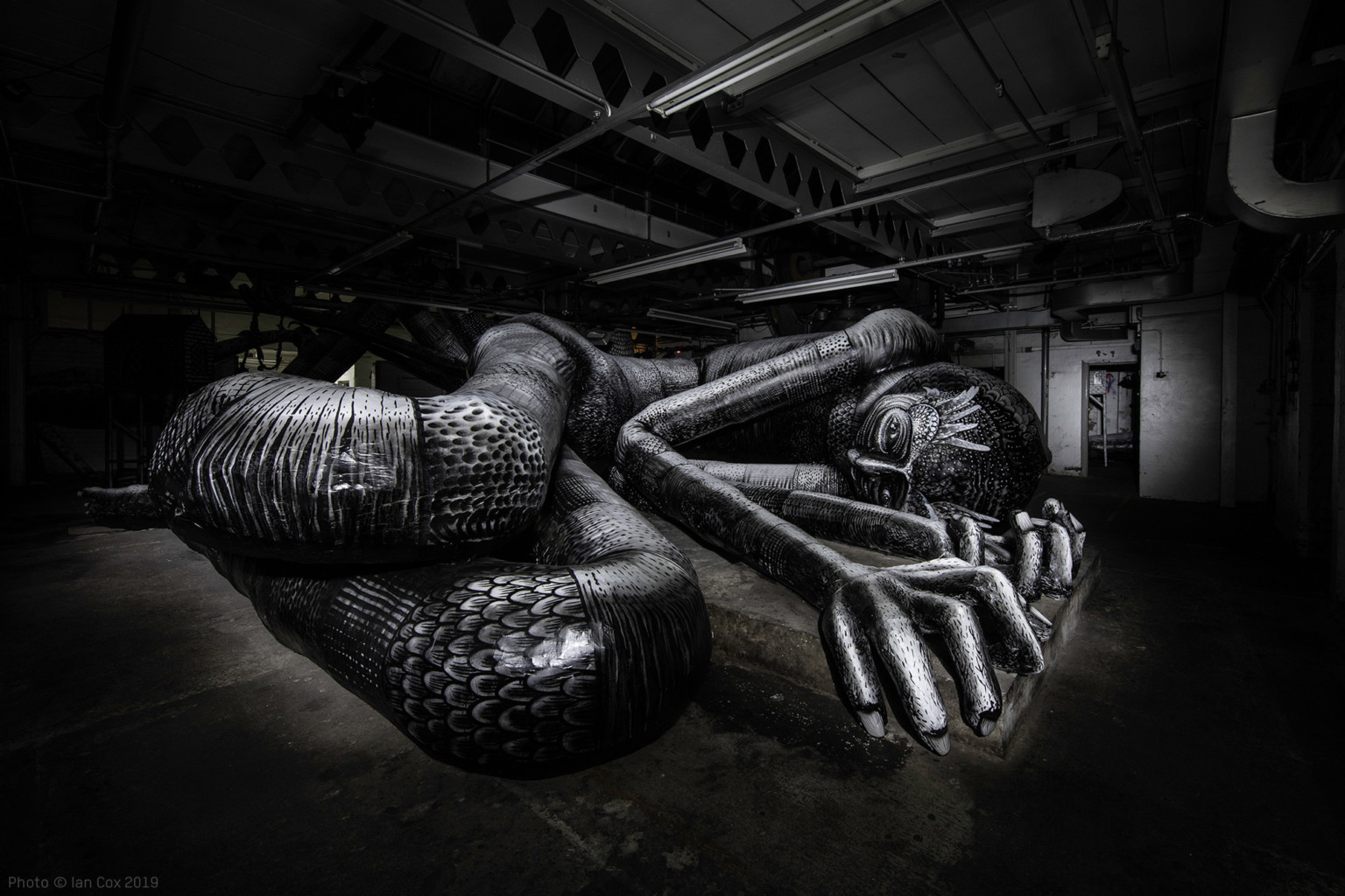 Phlegm 2 Mausoleum of the Giants escultura instalacion gotico ilustracion blanco y negro