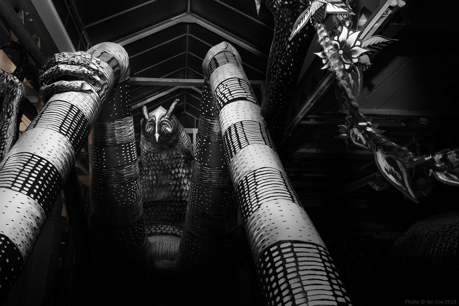 Phlegm 3 Mausoleum of the Giants escultura instalacion gotico ilustracion blanco y negro
