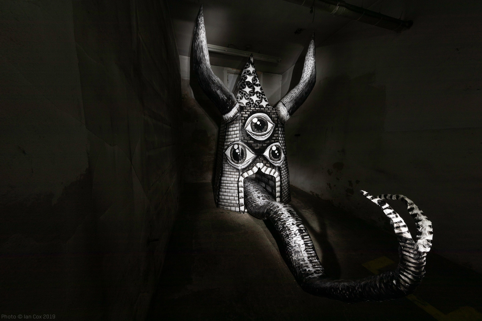 Phlegm 6 Mausoleum of the Giants escultura instalacion gotico ilustracion blanco y negro