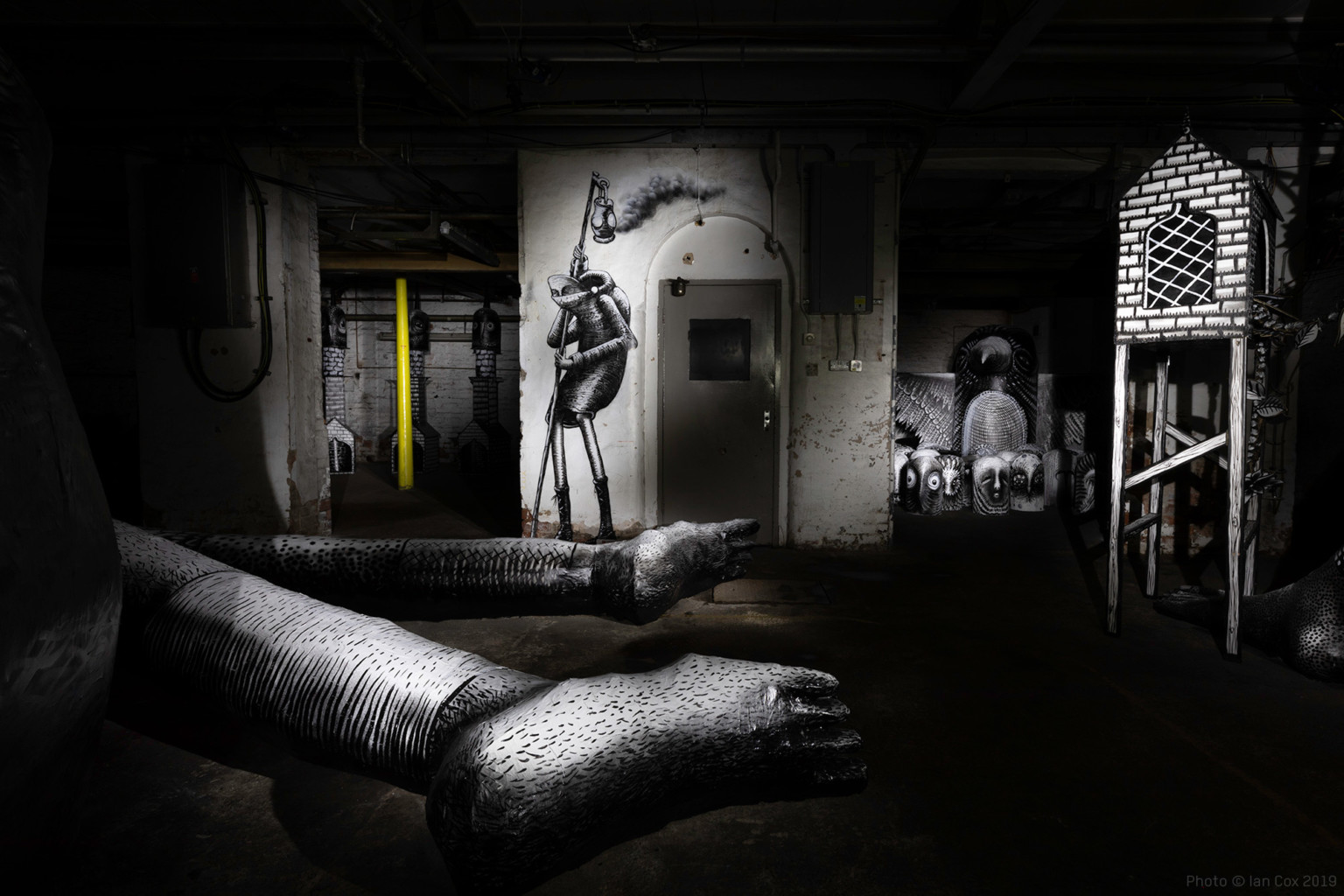 Phlegm 7 Mausoleum of the Giants escultura instalacion gotico ilustracion blanco y negro