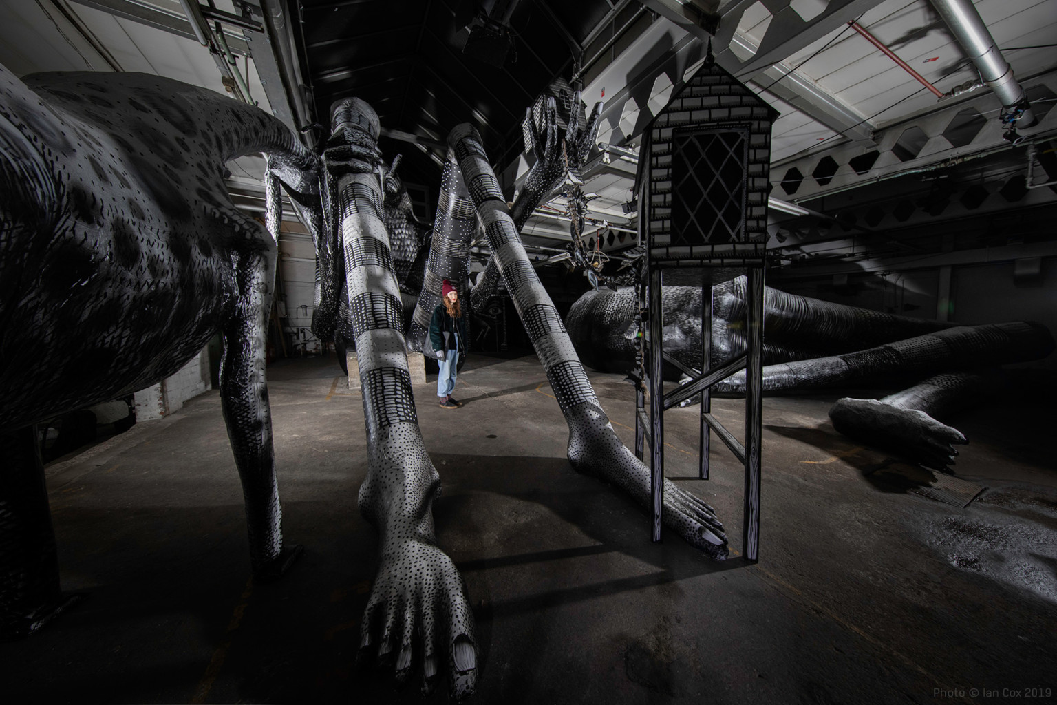 Phlegm 8 Mausoleum of the Giants escultura instalacion gotico ilustracion blanco y negro