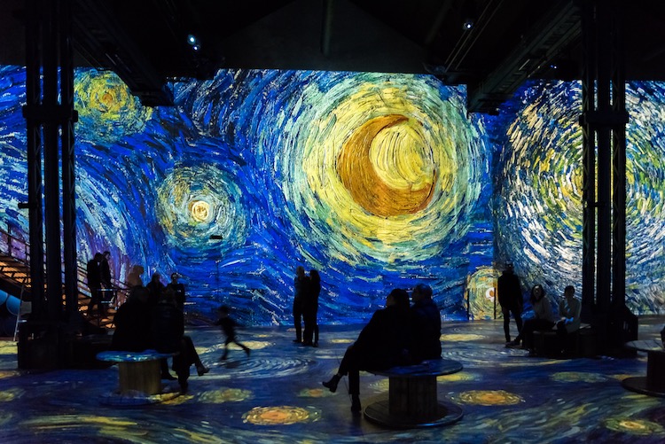 VincentVanGogh 4 exposicion postimpresionismo instalacion AtelierDesLumieres StarryNight