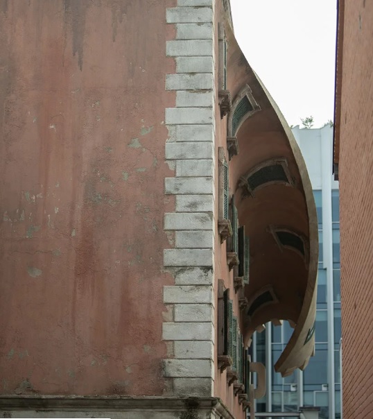 Alex Chinneck 3 Milan diseño efecto optico arquitectura escultura IQOS World Revealed cremallera