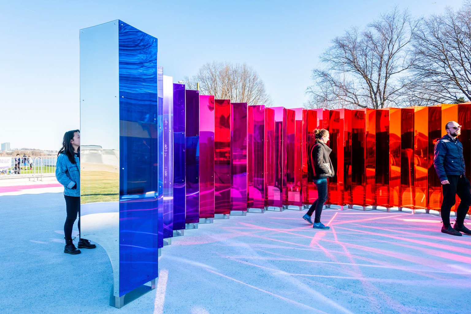 Mirror Mirror 5 SOFTLab intervenciones urbanas LED instalacion movimiento diseno