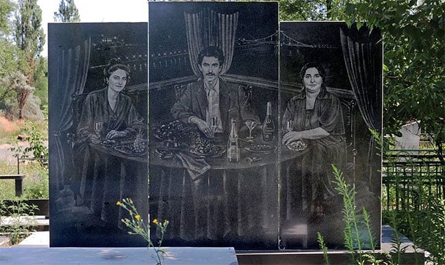 Yekaterinburg 3 Rusia cementerio mafia humor humor negro muerte escultura