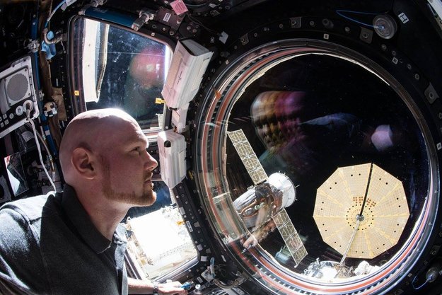 Alexander Gerst 1 astronauta galaxia planeta fotografia atardecer