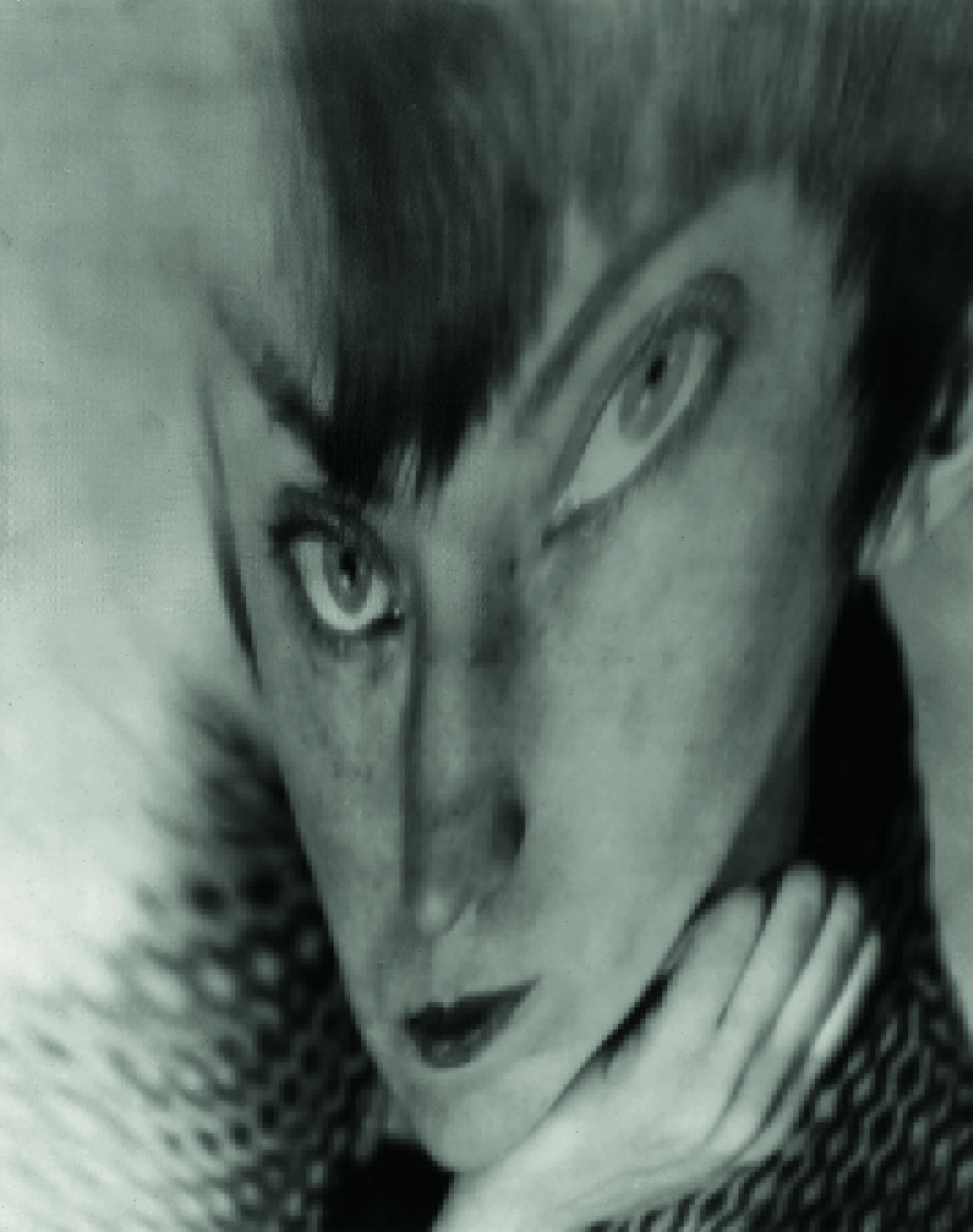 Berenice Abbott. Autorretrato, distorsión, ca. 1930 16,8 × 13,7 cm, copia de 1945‐1950 Courtesy Howard Greenberg Gallery © Getty Images/Berenice Abbott.