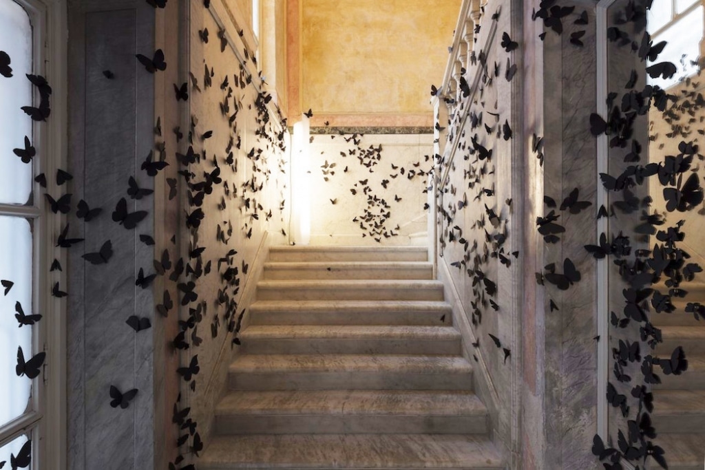 Carlos Amorales 1 Black Cloud Fondazione Adolfo Pini instalacion mariposas escultura
