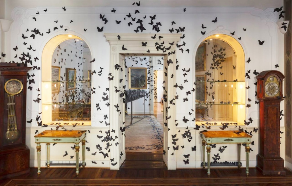 Carlos Amorales 2 Black Cloud Fondazione Adolfo Pini instalacion mariposas escultura