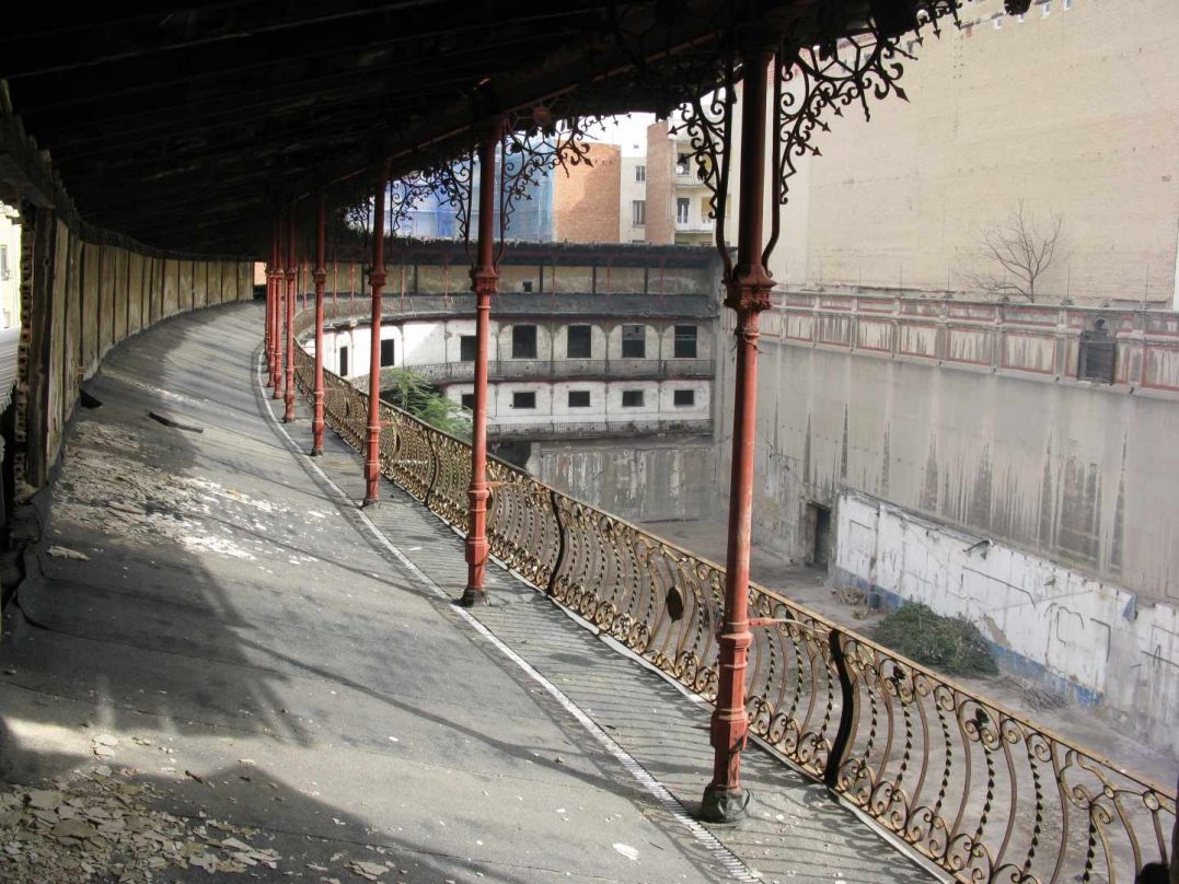 Frontón Beti Jai