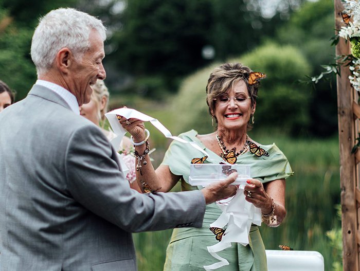 Liberan mariposas el día de su boda en honor a su hermana fallecida 1
