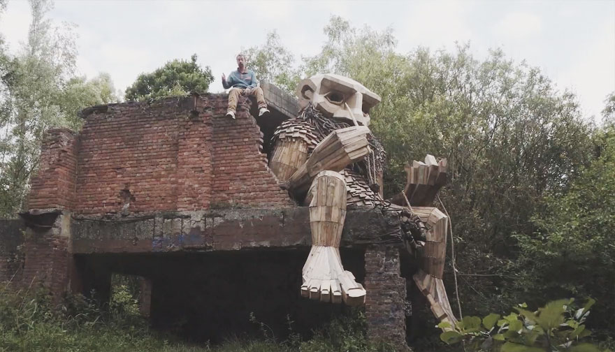 Thomas Dambo escultura bosque madera
