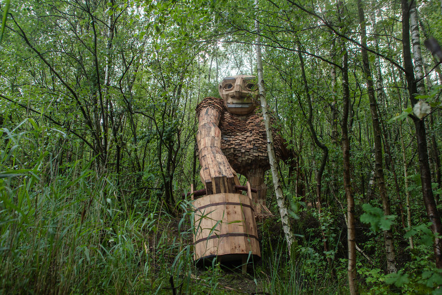 Thomas Dambo escultura bosque madera