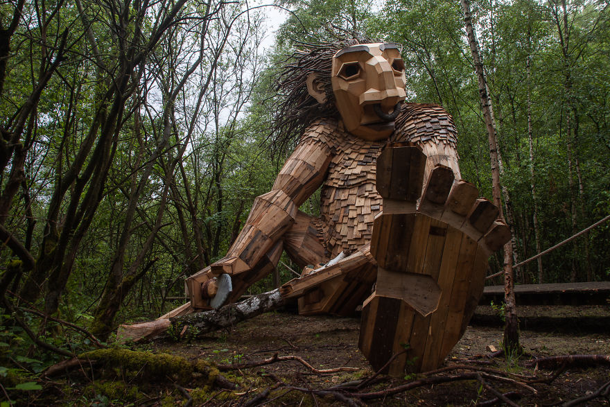 Thomas Dambo escultura bosque madera