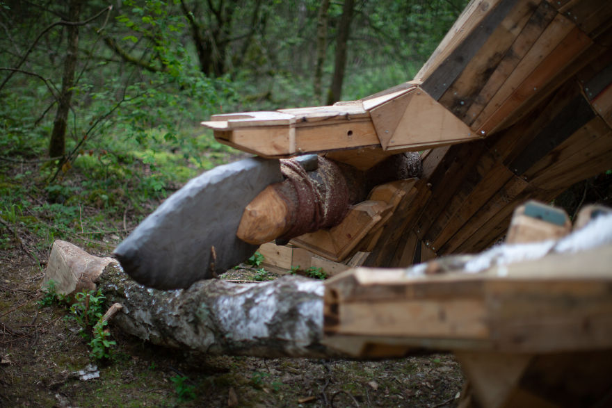 Thomas Dambo escultura bosque madera