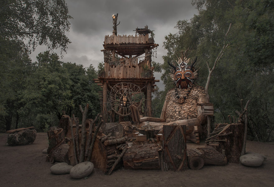 Thomas Dambo escultura bosque madera