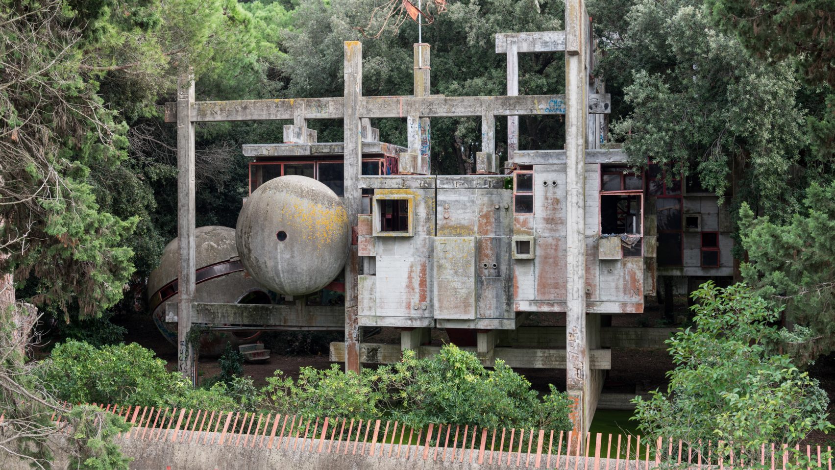 Casa Sperimentale un futurista experimento arquitectónico en ruinas 1
