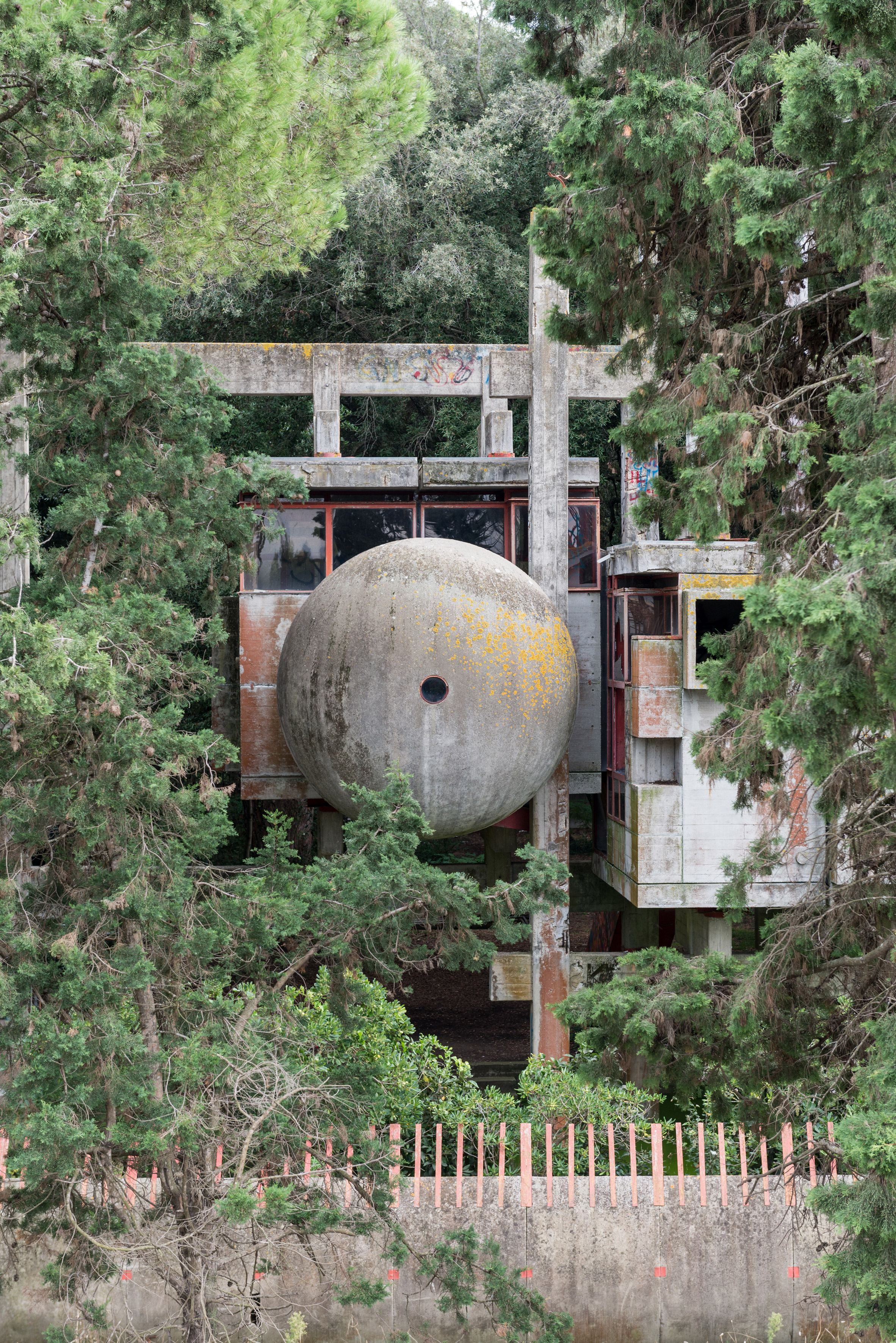 Casa Sperimentale un futurista experimento arquitectónico en ruinas 2
