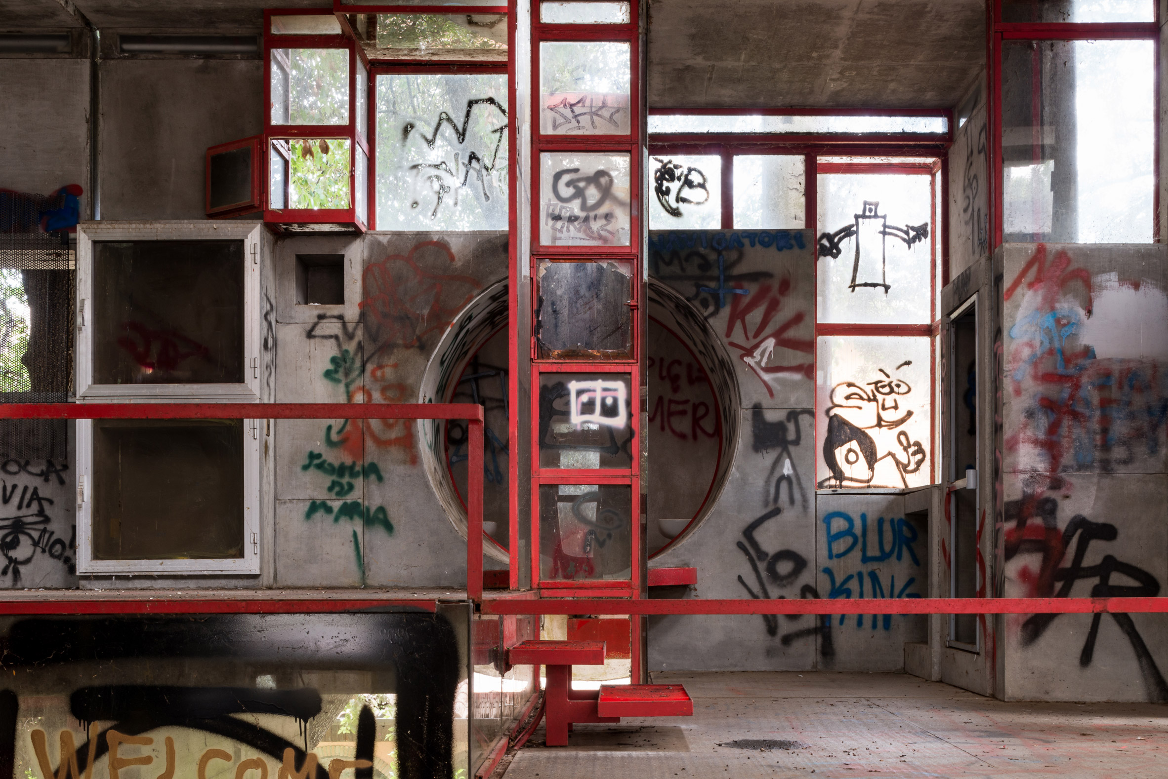 Casa Sperimentale un futurista experimento arquitectónico en ruinas 4