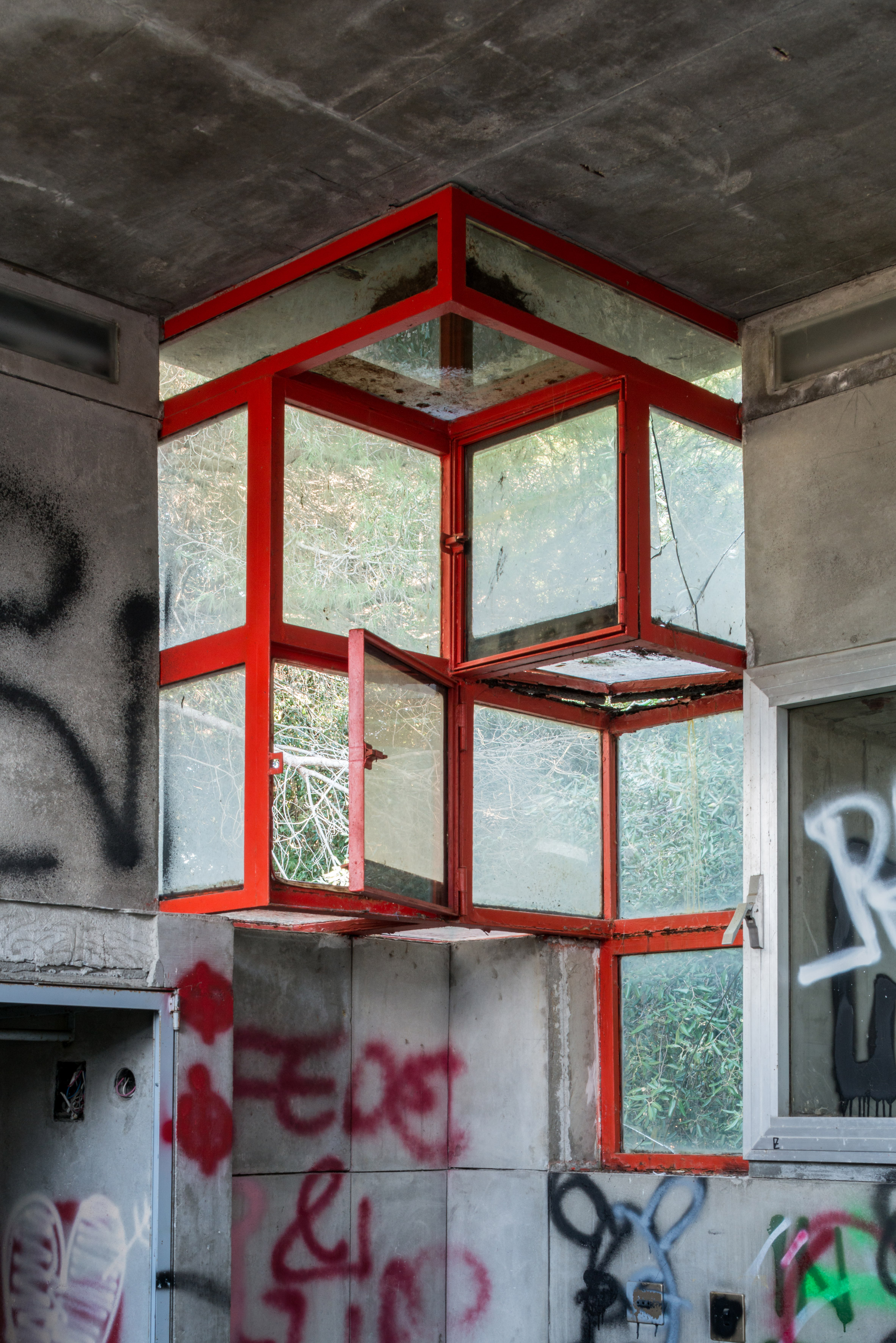 Casa Sperimentale un futurista experimento arquitectónico en ruinas 5