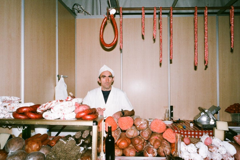 'Fiambre', una incisiva crítica a la industria cárnica española a través de las fotografías de Sole Satana y José Valiente