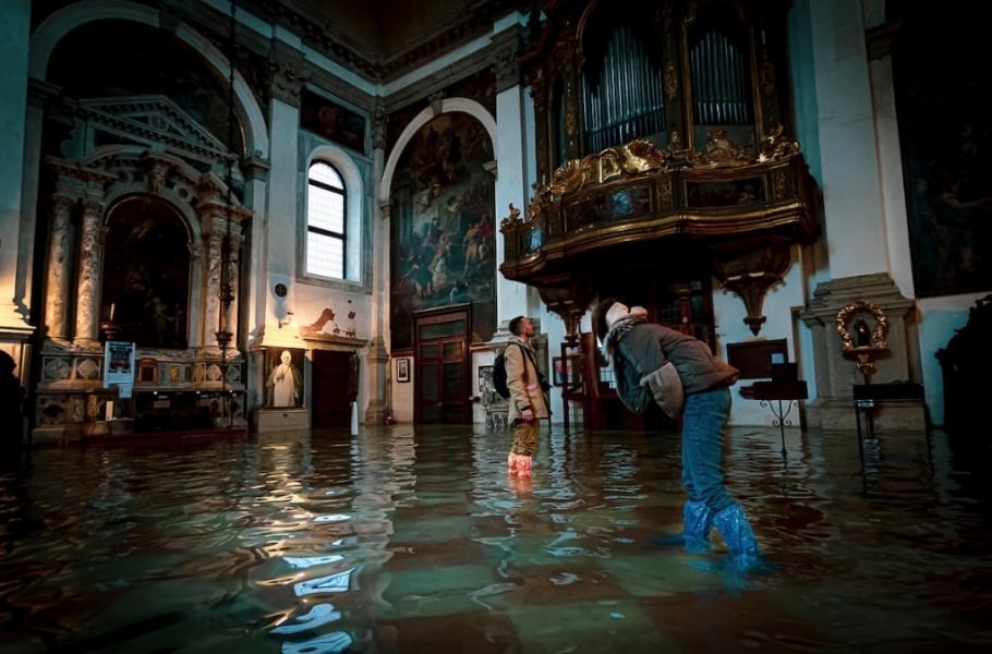 Una fotógrafa captura la trágica belleza de las inundaciones de Venecia