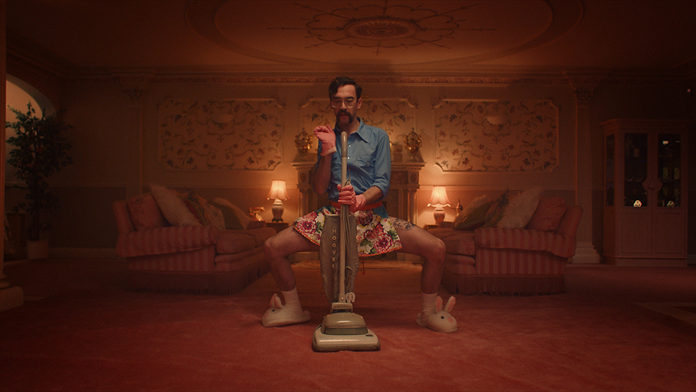 Con el videoclip Deep Clean David Wilson ofrece una limpieza profunda y explicita de tabues sexuales y estereotipos