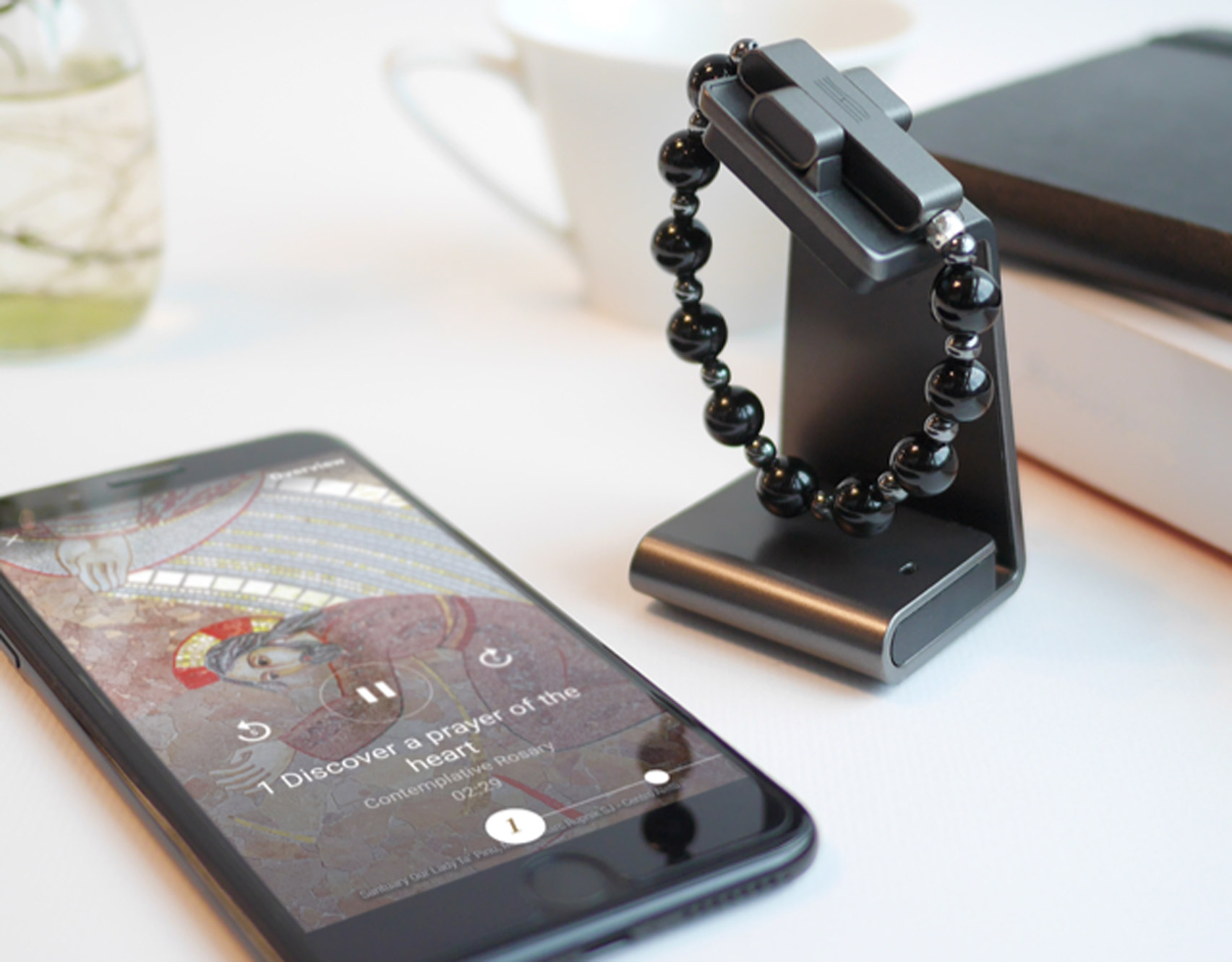 El Papa y el Vaticano lanzan la pulsera eRosary para rastrear las oraciones de los fieles 2