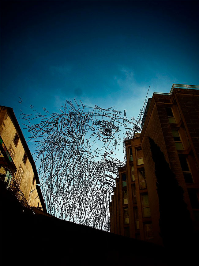 Thomas Lamadieu crea su arte en los espacios de cielo delimitados por las siluetas arquitectónicas 6