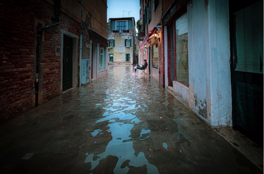 Una fotografa captura la tragica belleza de las inundaciones de Venecia 6