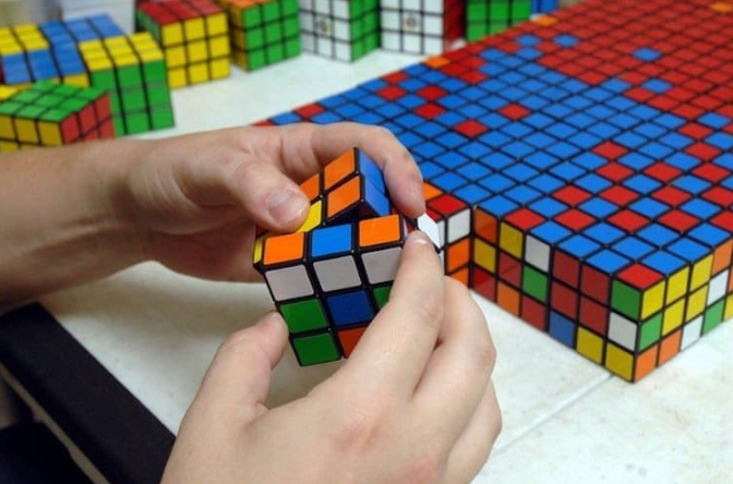 Pete Fecteau crea retratos gigantes con miles de cubos de Rubik 2